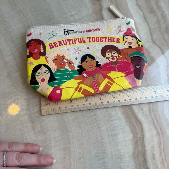 IT Cosmetics x Ana Jaks Colorful Makeup Bag - Picture 5 of 5